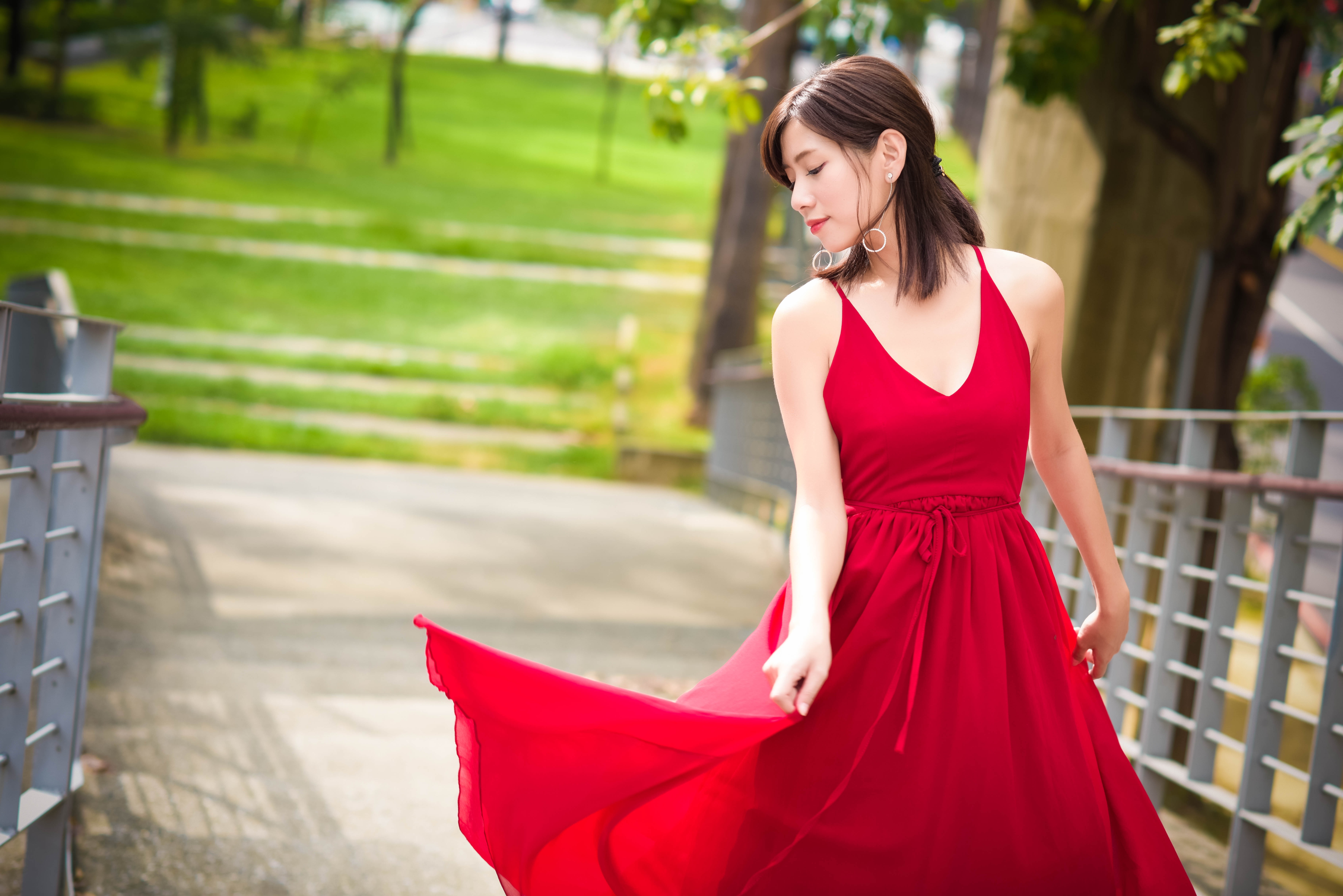 Красное Платье В Мелкий Цветочек
