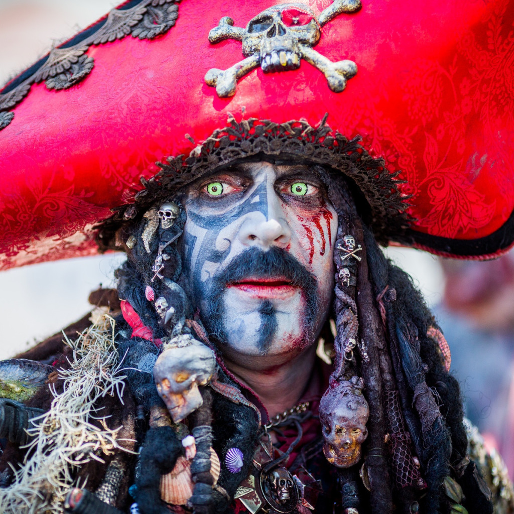 GoodFon.com - Free Wallpapers, download. face, makeup, pirate, costume, mal...