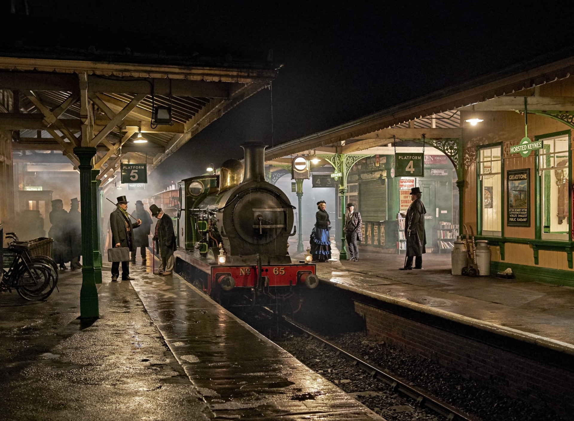 Download wallpaper retro, people, England, the engine, station, the platfor...