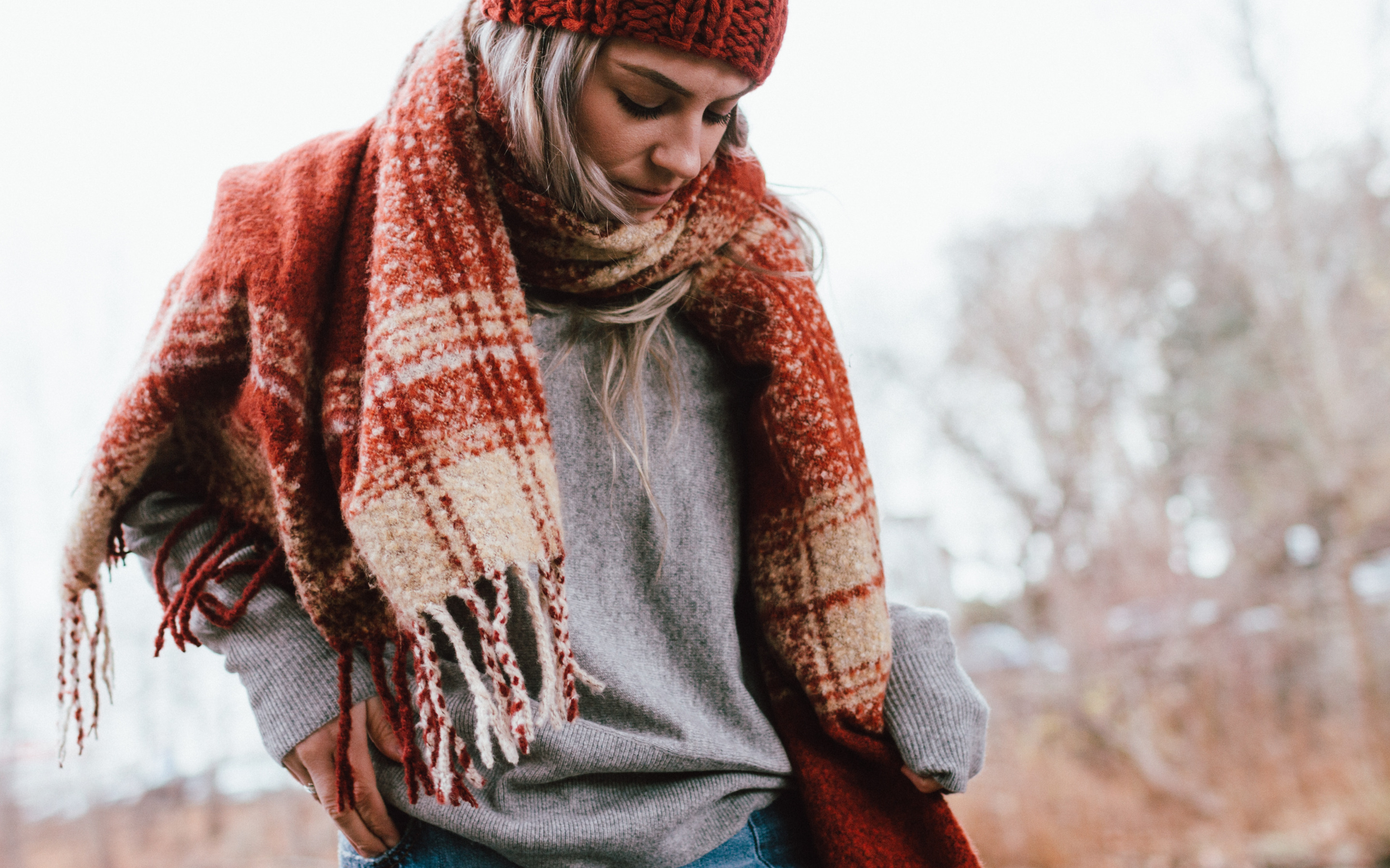 Как выбрать шарф: материалы, стили и практические советы