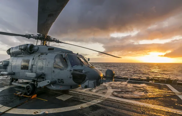 Picture dawn, deck, Sea Hawk, MH-60R
