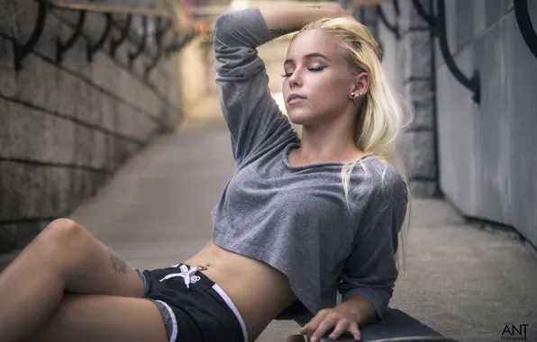 Picture girl, shorts, portrait, makeup, figure, piercing, tattoo, t-shirt, hairstyle, blonde, beautiful, skate, posing, sexy, skateboard, …