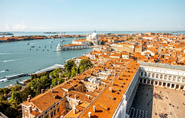 Picture the sky, river, home, boats, roof, horizon, Italy, panorama, Venice, boats, Sunny