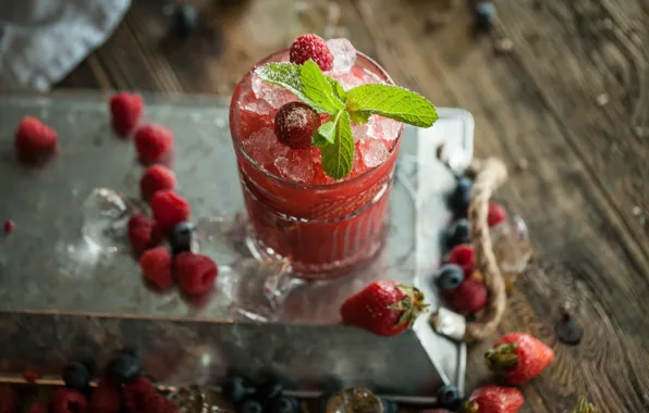 Picture glass, berries, raspberry, ice, blueberries, strawberry, juice, drink, mint, delicious