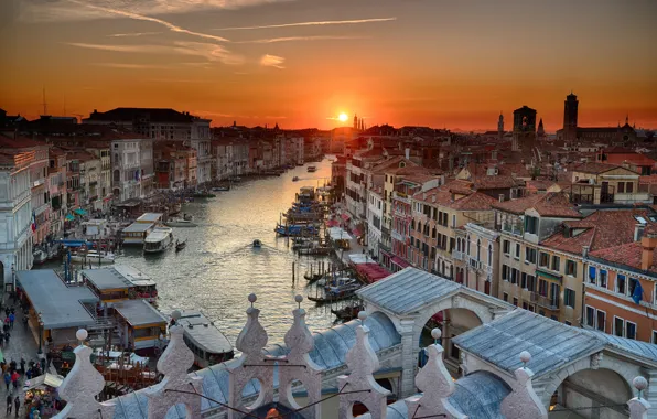 Picture the sky, water, the sun, sunset, home, boats, Italy, Venice, channel