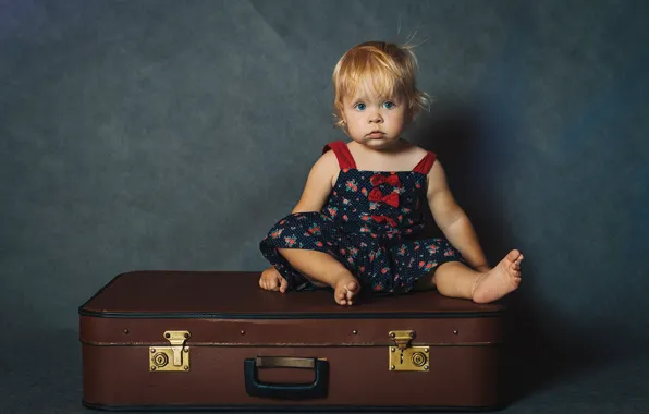 Picture girl, suitcase, baby, child