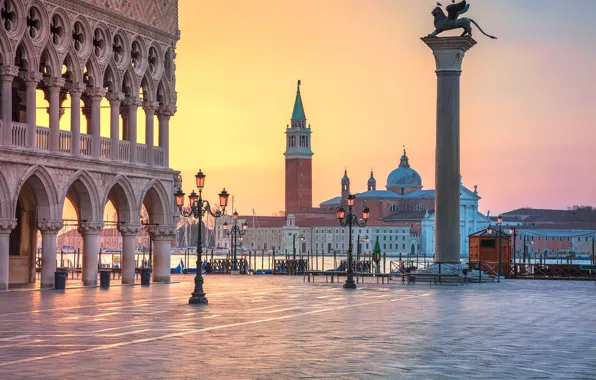 Picture Italy, Venice, Piazzetta, The Doge's Palace, Column Of St. Mark