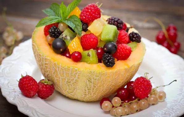 Picture berries, raspberry, strawberry, fruit, currants, melon, salad, dessert, fruit salad