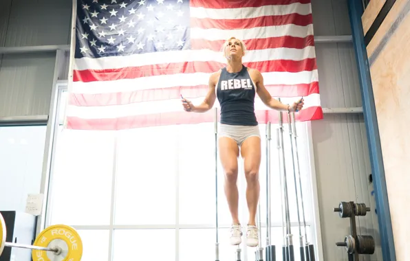 Picture woman, flag, training, crossfit