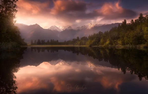 Picture mountains, lake, New Zealand