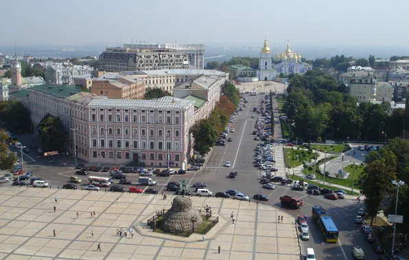 Picture road, summer, Kiev, Sofia square, the monument to Bogdan Khmelnitsky