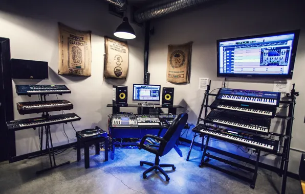 Picture Sound, Synthesizer, Studio