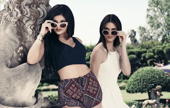 Picture pose, photo, girls, model, figure, glasses, Kylie Jenner, Kendall Jenner, PacSun Holiday