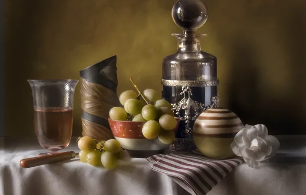 Picture grapes, dishes, bottle, still life