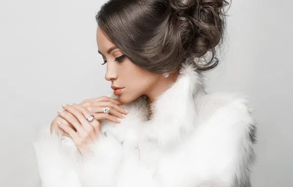 Picture face, background, portrait, ring, hands, makeup, hairstyle, profile, coat, white, fur, brown hair, beauty