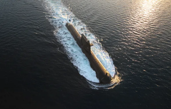 Picture diesel submarine, hmas waller, surface
