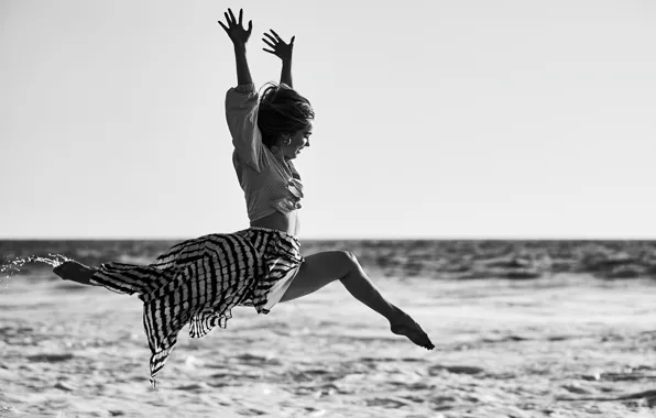 Picture sea, water, the sun, squirt, jump, skirt, actress, blouse, black and white, twine, photoshoot, 2016, …