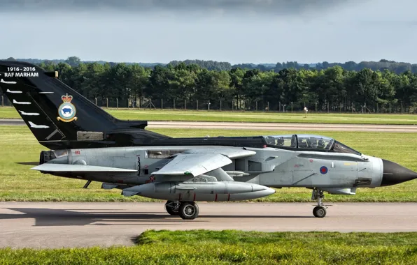 Picture road, is, the plane, Tornado GR4