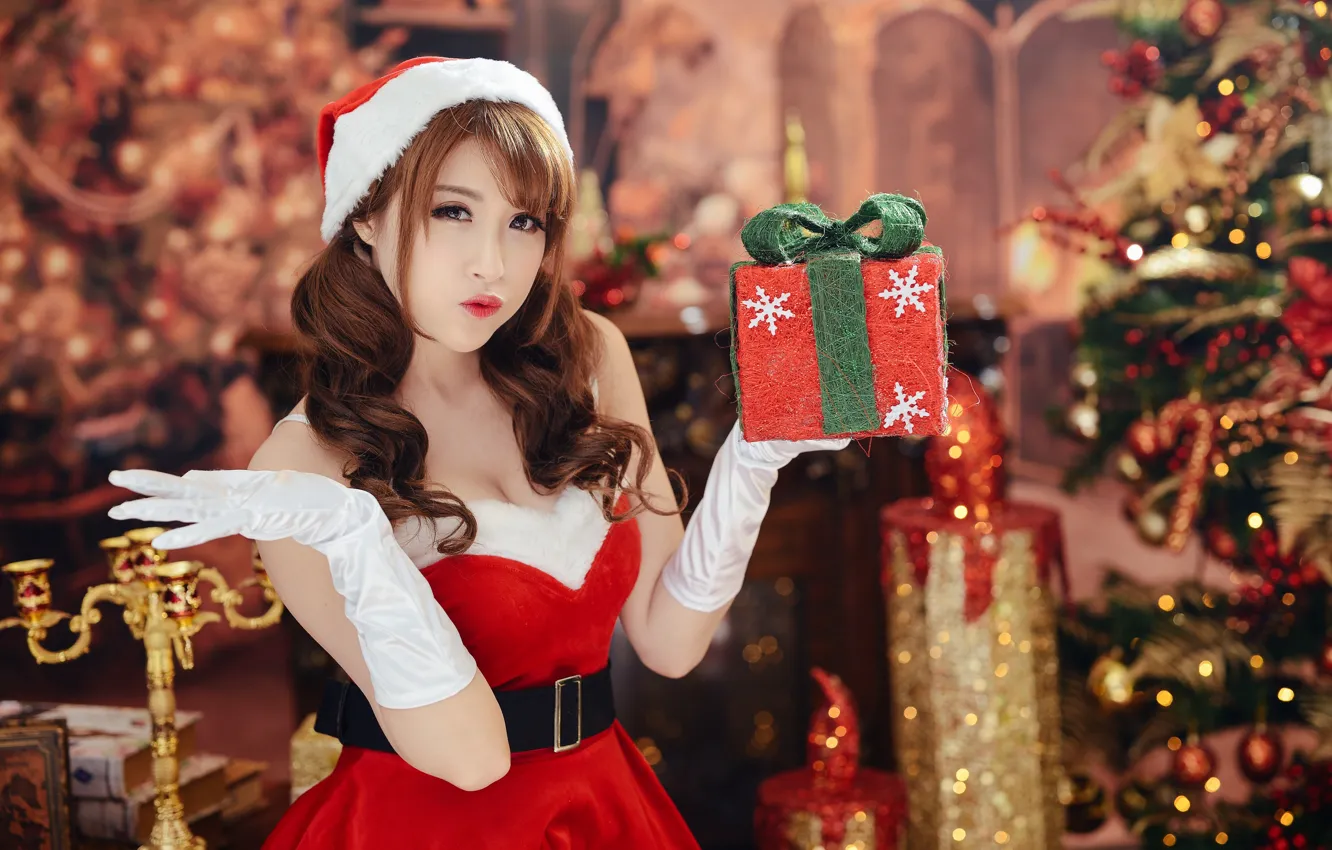 Photo wallpaper look, holiday, gift, model, Christmas, Asian, Santa. 