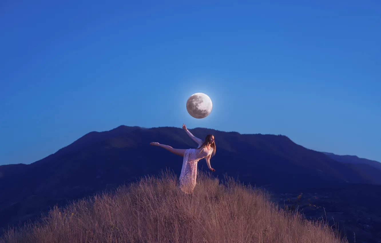 Photo wallpaper girl, the moon, dance, Lichon, Passing the moon