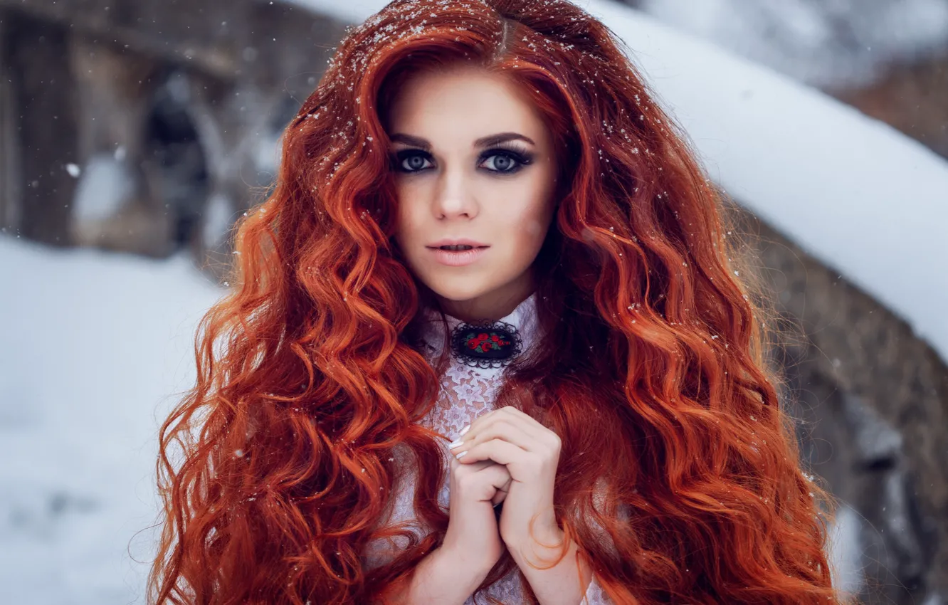 Photo wallpaper look, girl, snow, portrait, hands, red, redhead, long hair, curls, Natalia Baklakova