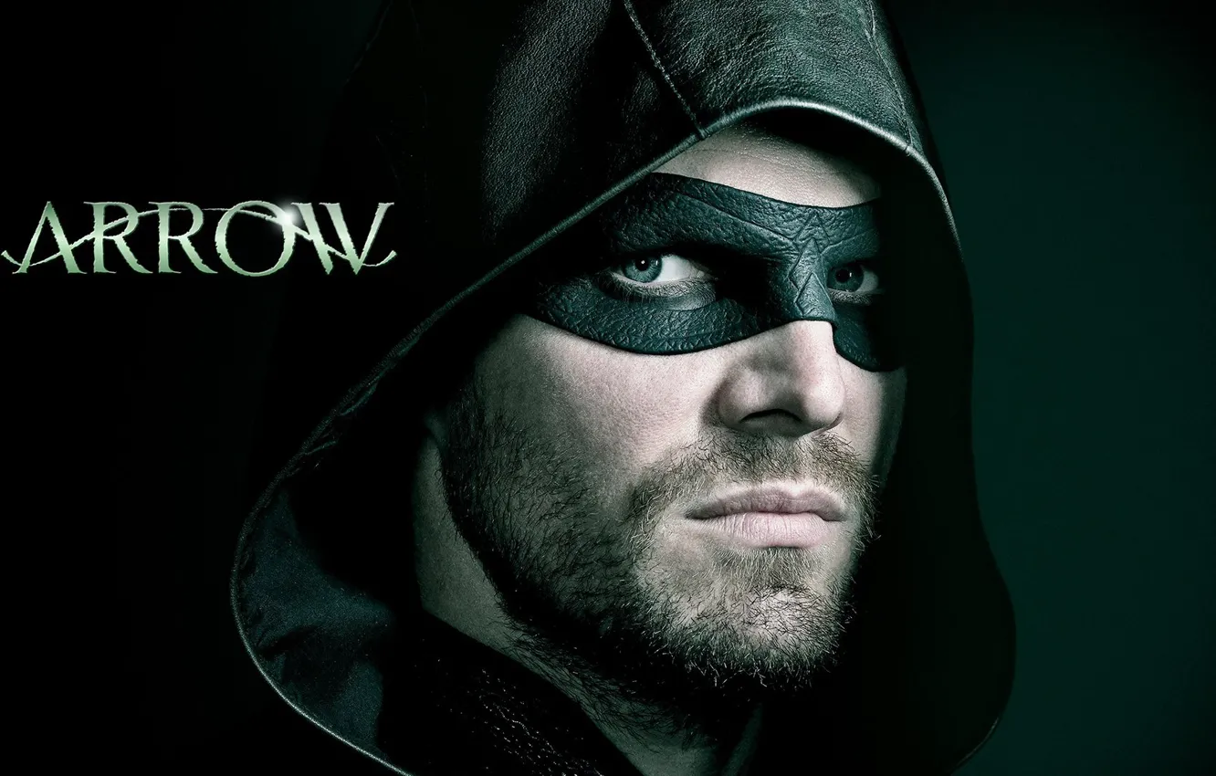 Nếu bạn là fan của Arrow, hẳn bức ảnh này sẽ làm bạn xao xuyến với vẻ lịch lãm và mạnh mẽ của nhân vật chính - Oliver Queen. Hãy làm hình nền cho điện thoại của mình để thể hiện đẳng cấp của mình!