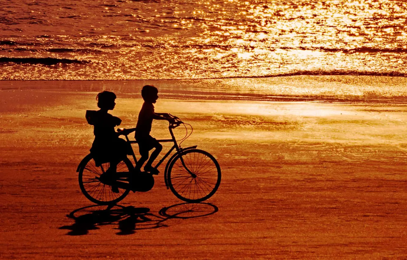 Wallpaper sea, bike, children, shore, India, silhouette, Blik, Goa, Palolem  beach images for desktop, section настроения - download