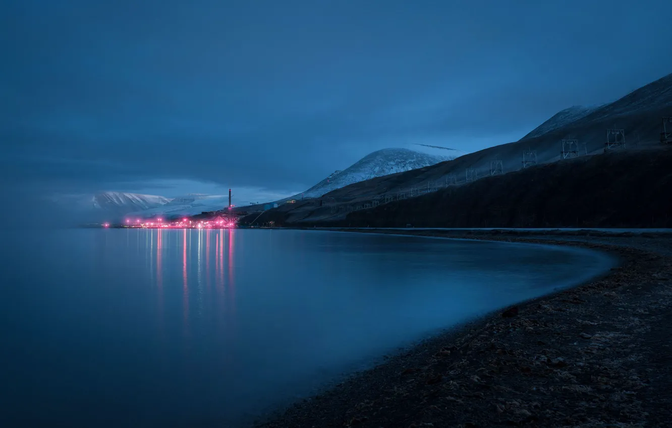 Photo wallpaper mountains, night, shore, Svalbard, Svalbard, Spitsbergen, light lantern, KSAT, Reuben Wu, Satellite station