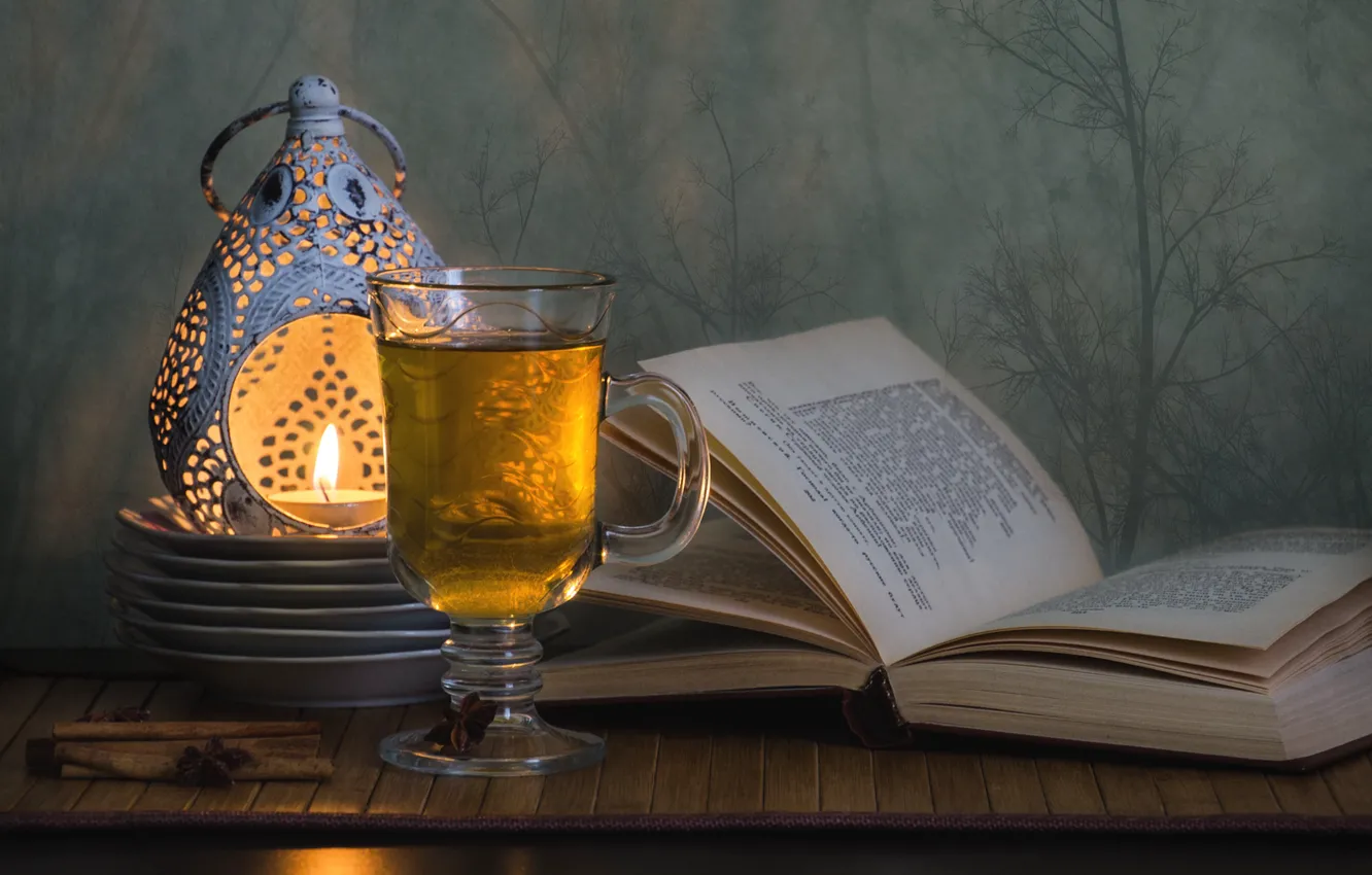 Фотообои чай, стакан, свеча, книга, первая